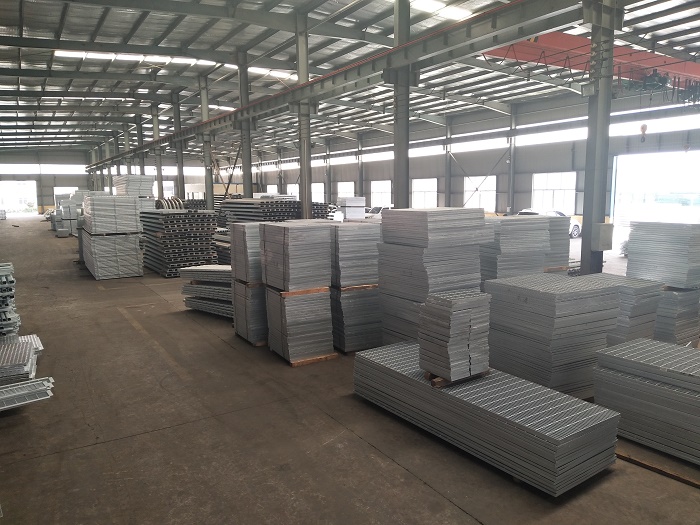 停車場(chǎng)鋼格柵.jpg 停車場(chǎng)鋼格柵.jpg