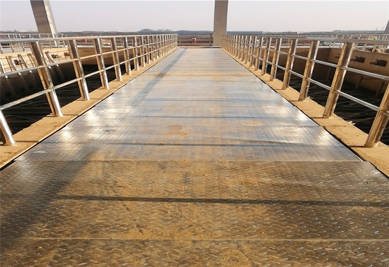 熱鍍鋅鋼格板.jpg 熱鍍鋅鋼格板.jpg