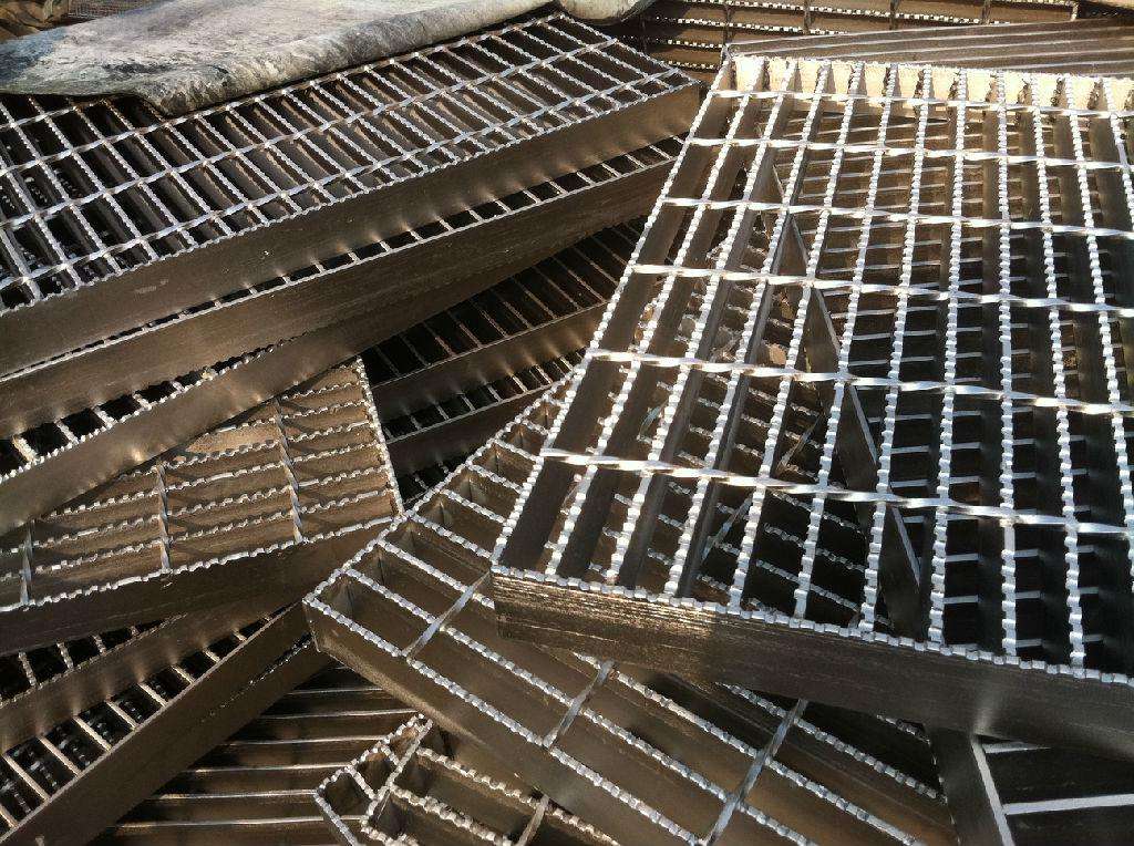 鋼格柵板.jpg 鋼格柵板.jpg