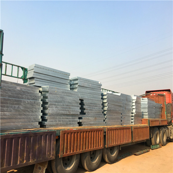 鋼格柵板.jpg 鋼格柵板.jpg