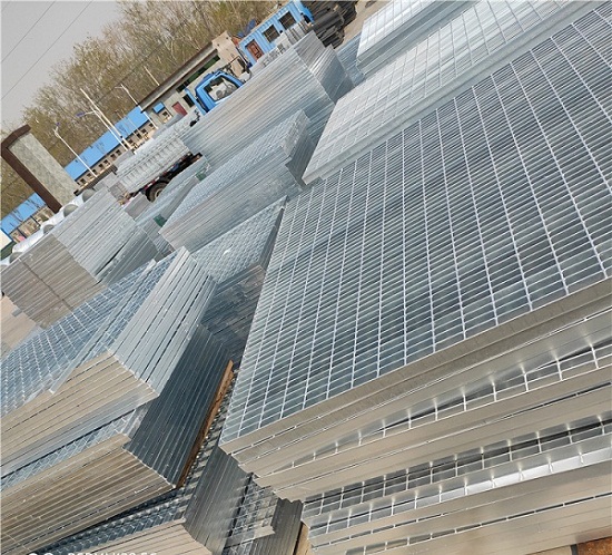 鋼格柵板.jpg 鋼格柵板.jpg